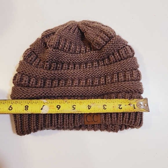 C.C Brown Women's knitted Winter Hat OS - Picture 6 of 9
